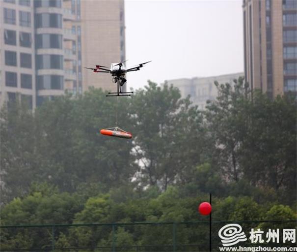 杭州警无人机监测、实战、武器打击应用齐上阵