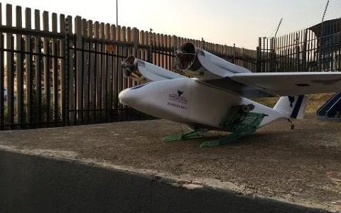 南非送货无人机 利用腿起飞着陆
