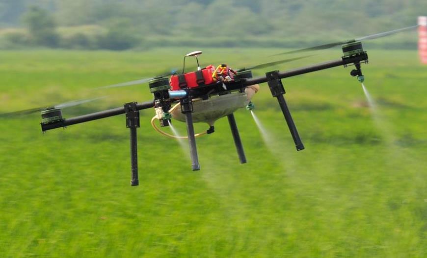 可使用无人机向稻田中喷洒生物制剂