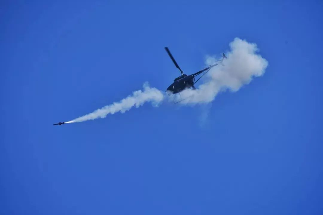 AV500W察打无人直升机，空地导弹靶试告捷