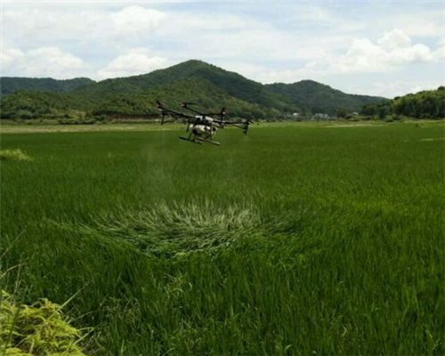 农业植保无人机操作手20万人口的市场稀缺