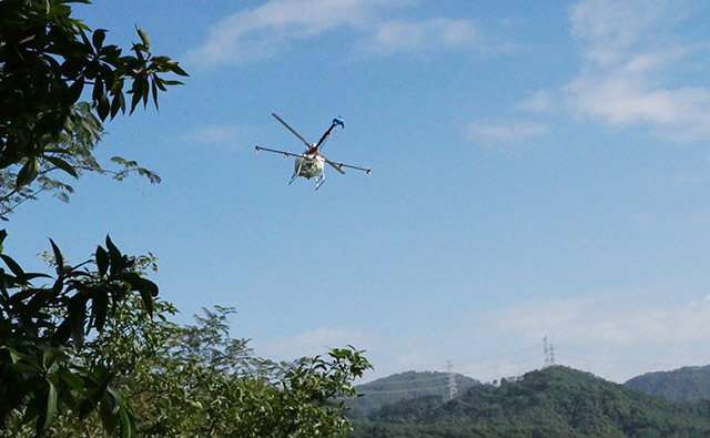 植保无人机可空中悬停、垂直起降，需要起降场地小，能灵活起降，可有效解决山地、丘陵等人工和地面机械作业难的问题。