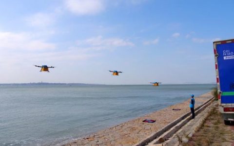 全国首次无人机群跨海快递视频： 9分钟飞5公里