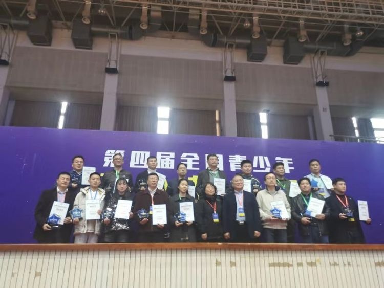潍城区芙蓉小学代表队荣获空中格斗项目全国冠军