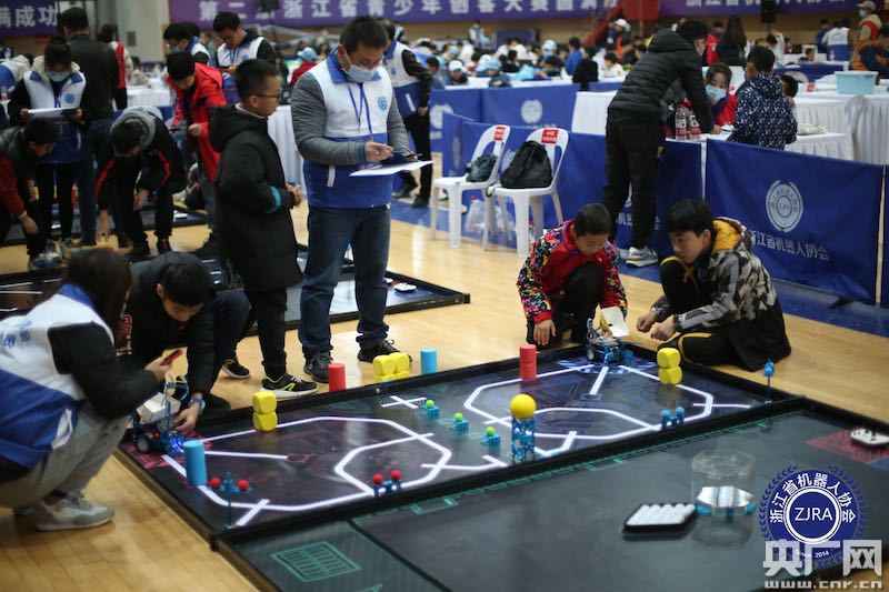 青少年创客大赛与第五届全国青少年无人机大赛（浙江省赛）举行