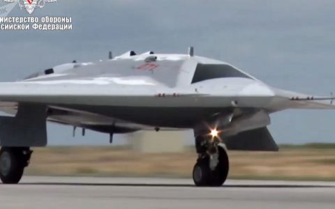 无人机空战到来，2021年俄罗斯“猎人”重型无人机将发射空空导弹