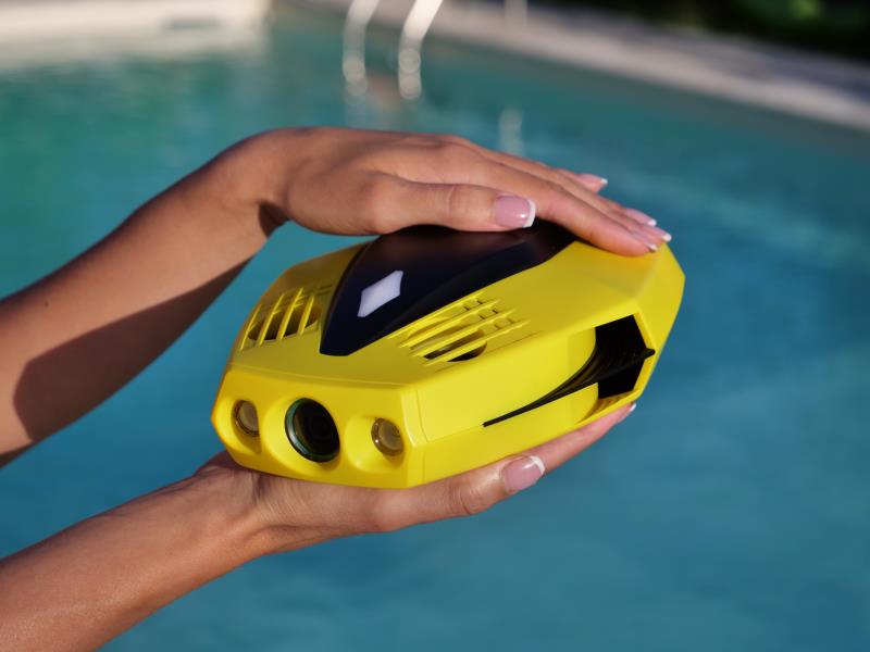 潜行创新发布新品：为旅行者设计的微型潜拍无人机