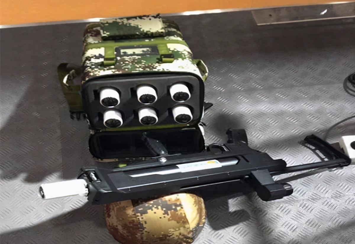 国产蜂鸟微型无人侦察机亮相 国产微型武器正式登场