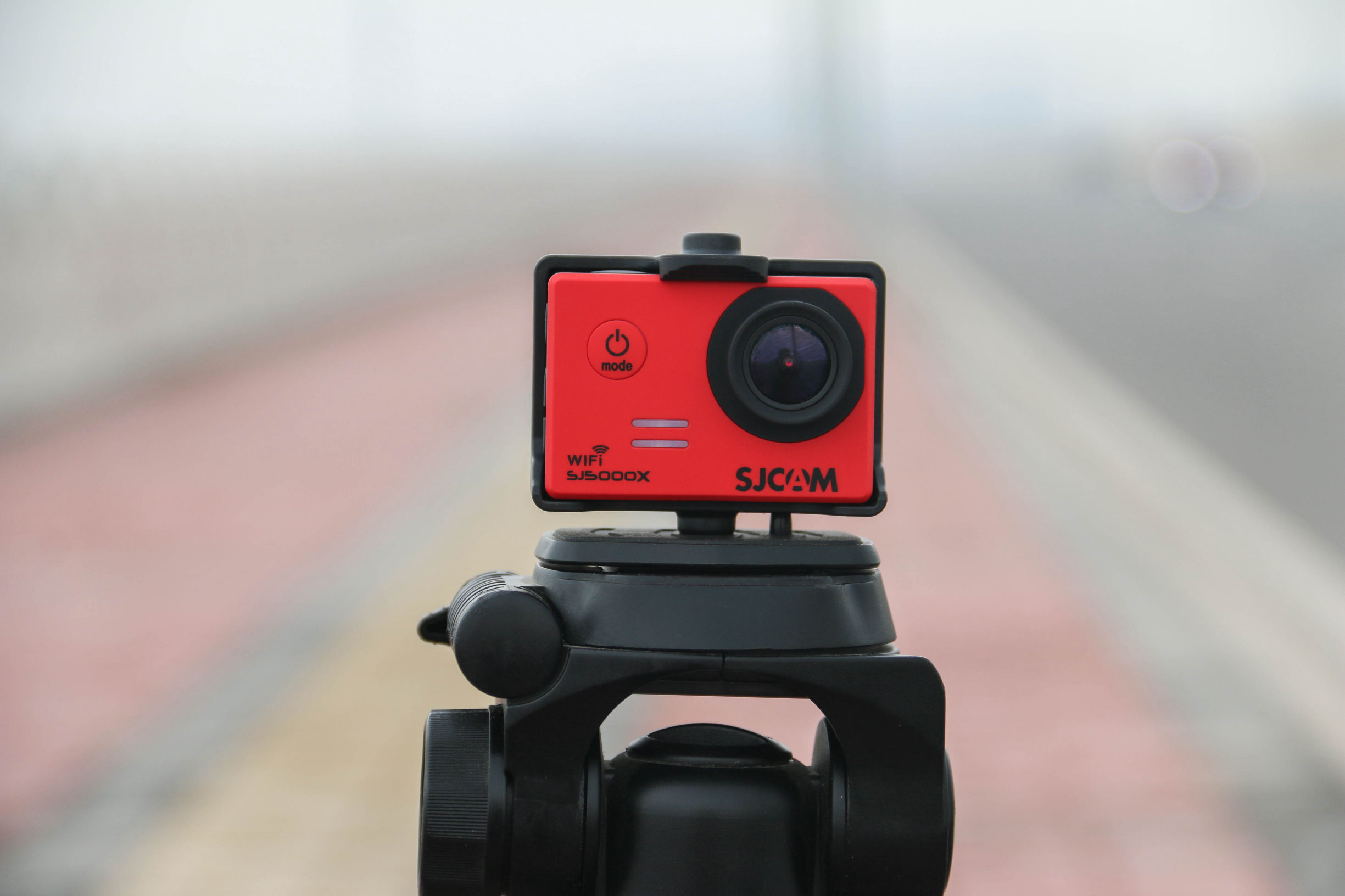 运动相机搭配无人机新玩法：上天可揽月，下水可捉鳖！
