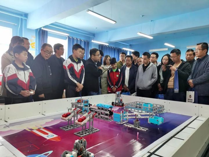 临夏县举办中小学创客机器人竞赛技能培训